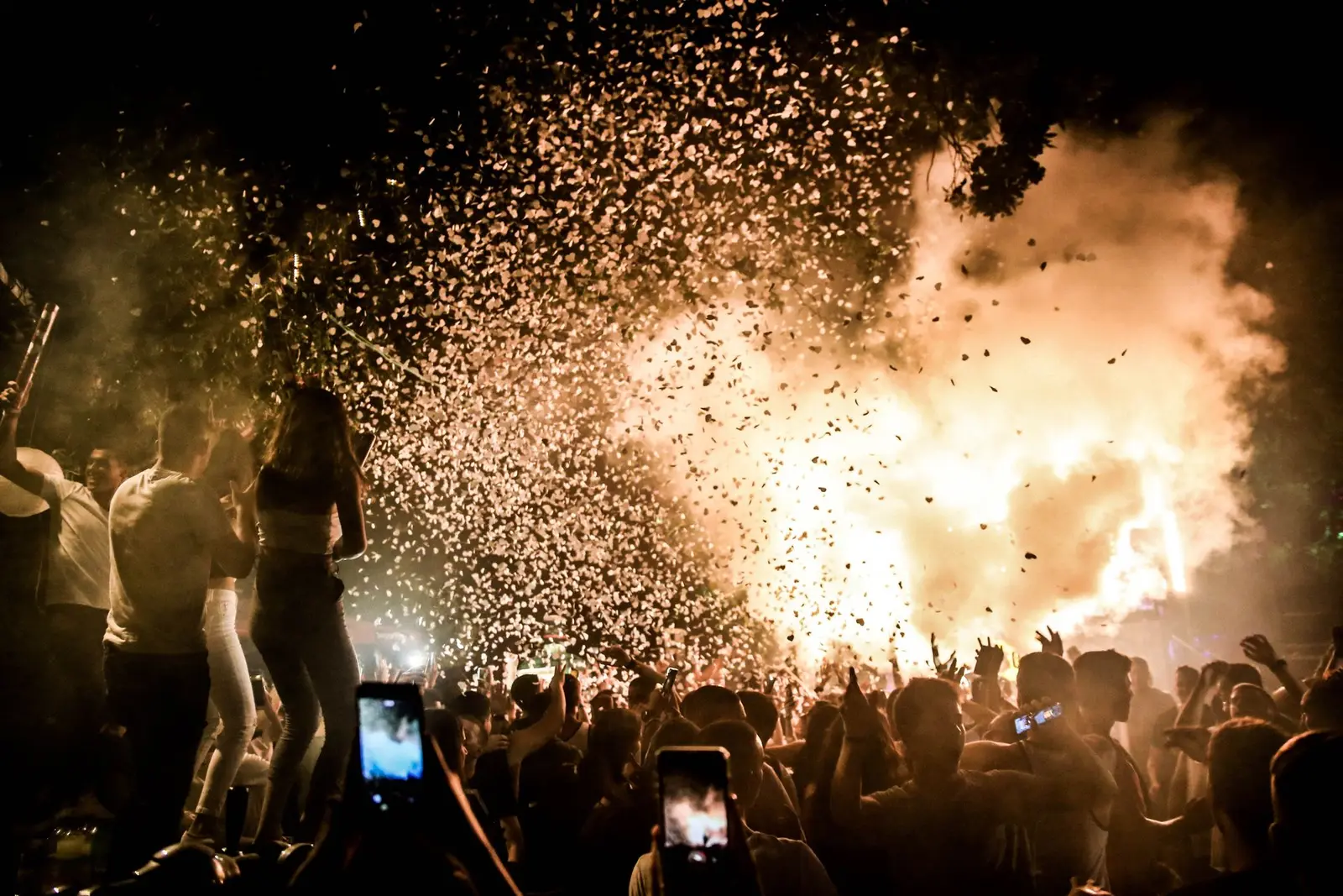 Festa in pista sul ledwall